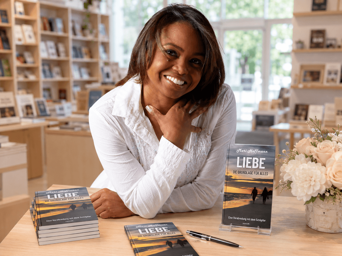 Mari Hoffmann, Autorin von 'Liebe, die Grundlage für alles', bei der Buchpräsentation